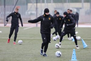 10.01.2022. Kielce. Trening Korony Kielce / Wiktor Taszłow / Radio Kielce