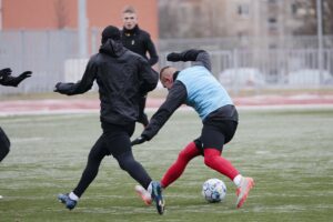 10.01.2022. Kielce. Trening Korony Kielce / Wiktor Taszłow / Radio Kielce