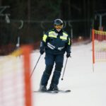 11.01.2022. Kielce. Policja patroluje stoki narciarskie / Wiktor Taszłow / Radio Kielce