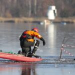11.01.2022. Kielce. Strażacy ćwiczą ratownictwo podlodowe / Wiktor Taszłow / Radio Kielce