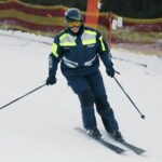 11.01.2022. Kielce. Policja patroluje stoki narciarskie / Wiktor Taszłow / Radio Kielce