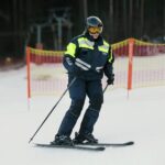 11.01.2022. Kielce. Policja patroluje stoki narciarskie / Wiktor Taszłow / Radio Kielce