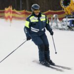 11.01.2022. Kielce. Policja patroluje stoki narciarskie / Wiktor Taszłow / Radio Kielce
