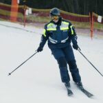11.01.2022. Kielce. Policja patroluje stoki narciarskie / Wiktor Taszłow / Radio Kielce