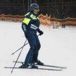 11.01.2022. Kielce. Policja patroluje stoki narciarskie / Wiktor Taszłow / Radio Kielce