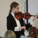 13.01.2022. Chmielnik. XXV Ogólnopolski Dzień Judaizmu. Na zdjęciu: skrzypaczka Antonina Lach / Wiktor Taszłow / Radio Kielce