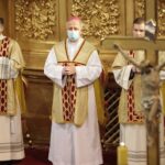 11.11.2021. Kielce. Bazylika katedralna. Msza święta w intencji Ojczyzny. Na zdjęciu (w środku): Jan Piotrowski - biskup kielecki / Wiktor Taszłow / Radio Kielce