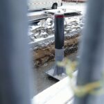 20.01.2022. Kielce. Montaż słupków antyterrorystycznych przed Muzeum Narodowym / Wiktor Taszłow / Radio Kielce