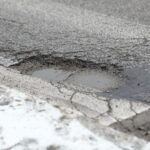 21.01.2022. Dziury w jezdni. Ulica Łódzka / Wiktor Taszłow / Radio Kielce