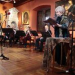 22.01.2022. Sandomierz. Koncert charytatywny dla Bartusia Przychodzkiego. Na zdjęciu (z prawej): aktorka Teresa Lipowska / Wiktor Taszłow / Radio Kielce