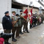 23.01.2022. Wąchock. Obchody 159. rocznicy wybuchu powstania styczniowego. Złożenie kwiatów przy tablicy upamiętniającej 150. rocznicę wybuchu powstania styczniowego / Wiktor Taszłow / Radio Kielce