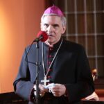 22.01.2022. Sandomierz. Koncert charytatywny dla Bartusia Przychodzkiego. Na zdjęciu: Krzysztof Nitkiewicz - biskup sandomierski / Wiktor Taszłow / Radio Kielce