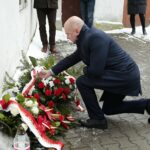 23.01.2022. Wąchock. Obchody 159. rocznicy wybuchu powstania styczniowego. Złożenie kwiatów przy tablicy upamiętniającej 150. rocznicę wybuchu powstania styczniowego. Na zdjęciu: Rafał Nowak - wicewojewoda świętokrzyski / Wiktor Taszłow / Radio Kielce