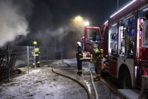 25.01.2022. Ciosowa, gm. Miedziana Góra. Pożar drewnianego domu / Wiktor Taszłow / Radio Kielce