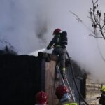 25.01.2022. Ciosowa, gm. Miedziana Góra. Pożar drewnianego domu / Wiktor Taszłow / Radio Kielce