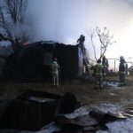 25.01.2022. Ciosowa, gm. Miedziana Góra. Pożar drewnianego domu / Wiktor Taszłow / Radio Kielce