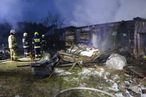 25.01.2022. Ciosowa, gm. Miedziana Góra. Pożar drewnianego domu / Wiktor Taszłow / Radio Kielce