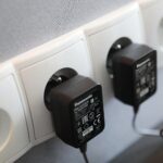 prąd. gniazdko. ładowarka. / Wiktor Taszłow / Radio Kielce