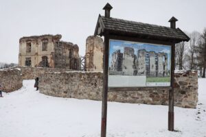 25.01.2022. Bodzentyn. Zamek / Wiktor Taszłow / Radio Kielce