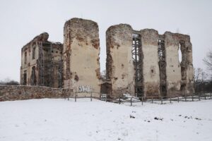 25.01.2022. Bodzentyn. Zamek / Wiktor Taszłow / Radio Kielce