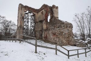 25.01.2022. Bodzentyn. Zamek / Wiktor Taszłow / Radio Kielce