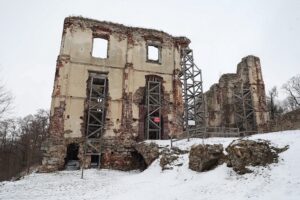 25.01.2022. Bodzentyn. Zamek / Wiktor Taszłow / Radio Kielce