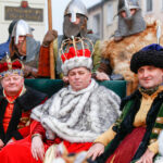 Kielce. Orszak Trzech Króli w 2016 roku. Na zdjęciu: Mirosław Bieliński, Bertus Servaas, Jacek Kowalczyk / Jarosław Kubalski / Radio Kielce