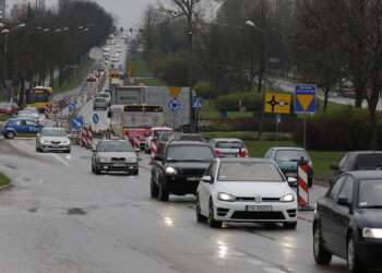 07.04.2017 Kielce. Remont skrzyżowania Wapiennikowa Popiełuszki. Korek. / Jarosław Kubalski / Radio Kielce