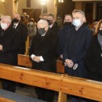 16.01.2021. Starachowice. Msza w 8. rocznicę śmierci Jadwigi Kaczyńskiej. Na zdjęciu (od lewej): poseł Krzysztof Lipiec - lider świętokrzyskich struktur PiS, Jarosław Kaczyński - prezes PiS, Zbigniew Koniusz - wojewoda świętokrzyski, poseł Agata Wojtyszek / Jarosław Kubalski / Radio Kielce
