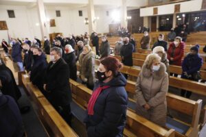 16.01.2021. Starachowice. Msza w 8. rocznicę śmierci Jadwigi Kaczyńskiej. / Jarosław Kubalski / Radio Kielce