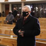 16.01.2021. Starachowice. Msza w 8. rocznicę śmierci Jadwigi Kaczyńskiej. Na zdjęciu: Andrzej Bętkowski, marszałek województwa świętokrzyskiego / Jarosław Kubalski / Radio Kielce