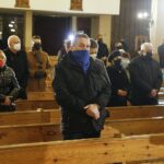 16.01.2021. Starachowice. Msza w 8. rocznicę śmierci Jadwigi Kaczyńskiej. Na zdjęciu (na pierwszym planie): Mirosław Gębski, starosta kielecki / Jarosław Kubalski / Radio Kielce