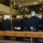 16.01.2021. Starachowice. Msza w 8. rocznicę śmierci Jadwigi Kaczyńskiej. Na zdjęciu (od lewej): poseł Anna Krupka - wiceminister kultury, dziedzictwa narodowego i sportu, poseł Krzysztof Lipiec - lider świętokrzyskich struktur PiS, Jarosław Kaczyński - prezes PiS, Zbigniew Koniusz - wojewoda świętokrzyski, poseł Agata Wojtyszek / Jarosław Kubalski / Radio Kielce