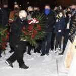 16.01.2021. Starachowice. Złożenie kwiatów przed tablicami w Panteonie Pamięci Narodowej. Na zdjęciu: Jarosław Kaczyński - prezes PiS / Jarosław Kubalski / Radio Kielce