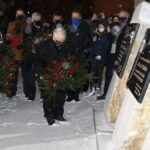 16.01.2021. Starachowice. Złożenie kwiatów przed tablicami w Panteonie Pamięci Narodowej. Na zdjęciu: Jarosław Kaczyński - prezes PiS / Jarosław Kubalski / Radio Kielce