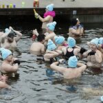 01.01.2022 Morawica. Zalew. Morsy. Morsowanie / Jarosław Kubalski / Radio Kielce