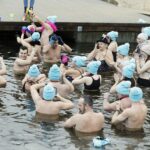 01.01.2022 Morawica. Zalew. Morsy. Morsowanie / Jarosław Kubalski / Radio Kielce