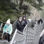 02.01.2022 Święty Krzyż. Turyści / Jarosław Kubalski / Radio Kielce