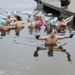 01.01.2022 Morawica. Zalew. Morsy. Morsowanie / Jarosław Kubalski / Radio Kielce