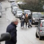 02.01.2022 Święty Krzyż. Turyści / Jarosław Kubalski / Radio Kielce