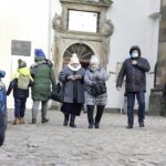 02.01.2022 Święty Krzyż. Turyści / Jarosław Kubalski / Radio Kielce