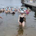 01.01.2022 Morawica. Zalew. Morsy. Morsowanie / Jarosław Kubalski / Radio Kielce