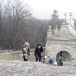 02.01.2022 Święty Krzyż. Turyści / Jarosław Kubalski / Radio Kielce