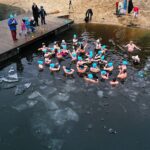 01.01.2022 Morawica. Zalew. Morsy. Morsowanie / Jarosław Kubalski / Radio Kielce