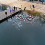 01.01.2022 Morawica. Zalew. Morsy. Morsowanie / Jarosław Kubalski / Radio Kielce