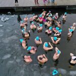 01.01.2022 Morawica. Zalew. Morsy. Morsowanie / Jarosław Kubalski / Radio Kielce