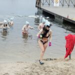 01.01.2022 Morawica. Zalew. Morsy. Morsowanie / Jarosław Kubalski / Radio Kielce