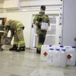 13.01.2022 Kielce. Wojewoda przekazuje środki ochrony indywidualnej do punktu szczepień przy ŚCO / Jarosław Kubalski / Radio Kielce