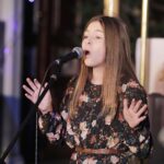 15.01.2022  Kielce. Kościół garnizonowy. Koncert laureatów X Międzynarodowego Konkursu Kolęd, Pastorałek i Piosenek Świątecznych. Na zdjęciu Lena Małodzińska / Jarosław Kubalski / Radio Kielce