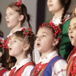 15.01.2022  Kielce. Kościół garnizonowy. Koncert laureatów X Międzynarodowego Konkursu Kolęd, Pastorałek i Piosenek Świątecznych. Zespół Radosne Nutki / Jarosław Kubalski / Radio Kielce